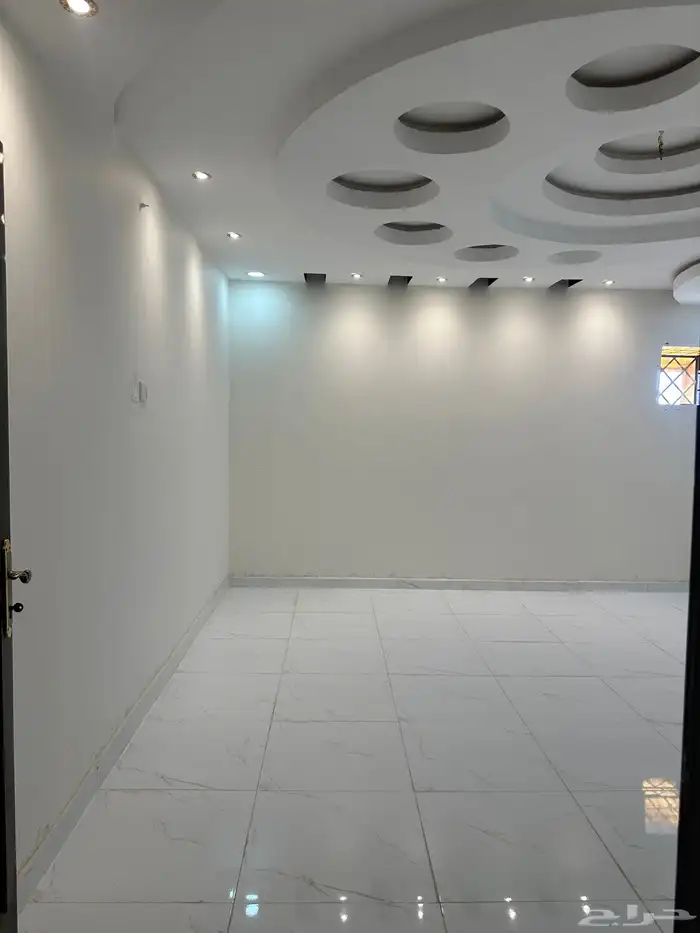 يوجد لدي عد 2 شقق للايجار دور ارضي ودور ثاني حي العسيله ابوع 9