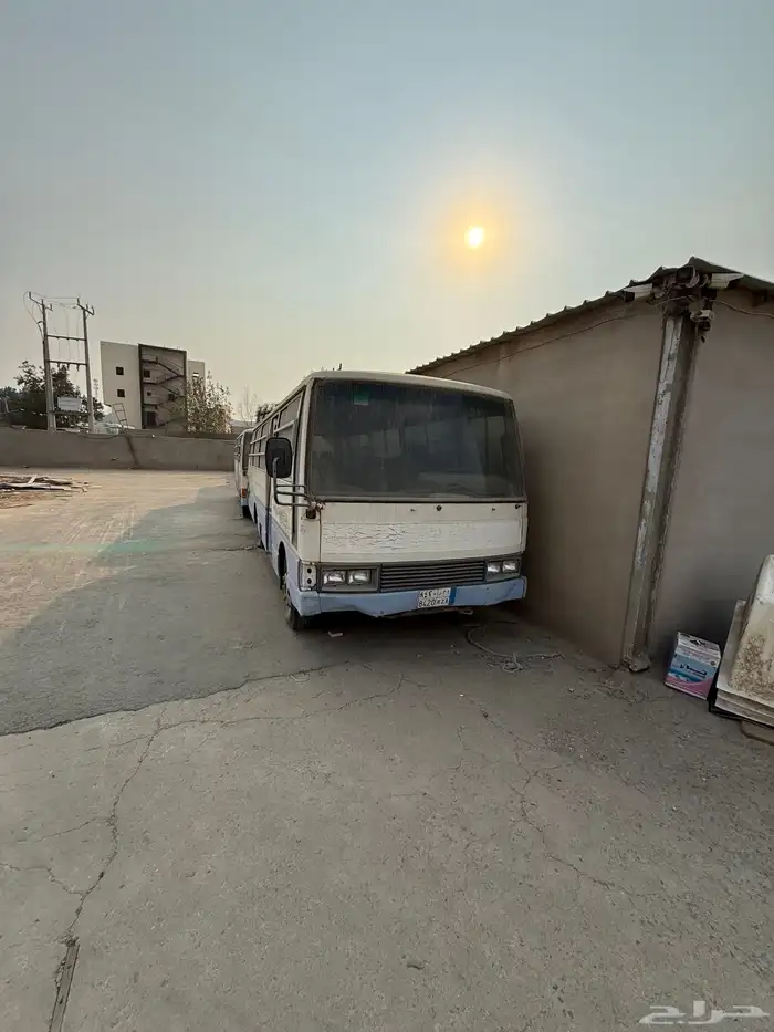 للبيع باص نيسان سفليان 30 راكب موديل 98 مخزن من 10 سنوات 11