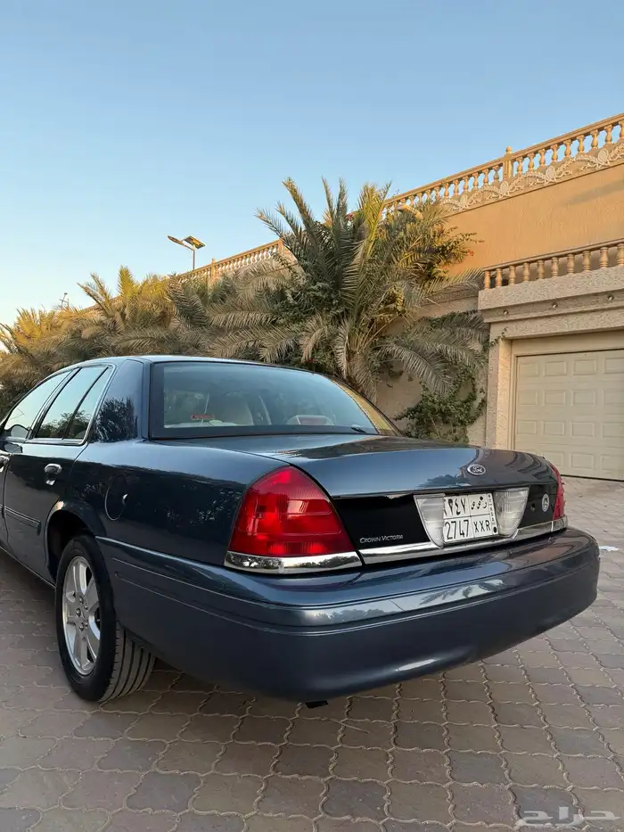 فورد كراون فكتوريا 2011 كحلي سعودي شد بلد عداد قليل 10