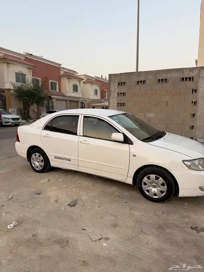 كورولا اتوماتيك 2005 تحمل لوحة مميزة إسم بدر 29