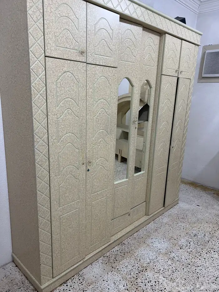 غرفة نوم مستعمله للبيع تحتاج لبعض الصيانه 2