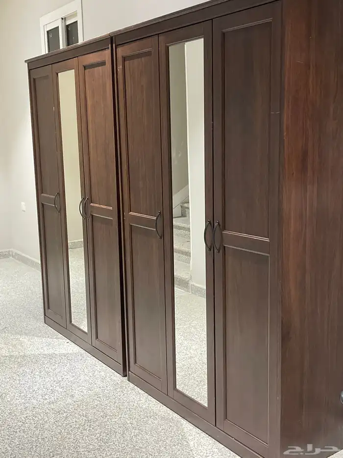 دولاب ملابس مستخدم لكن بحالة جيدة ليس للبيع 0