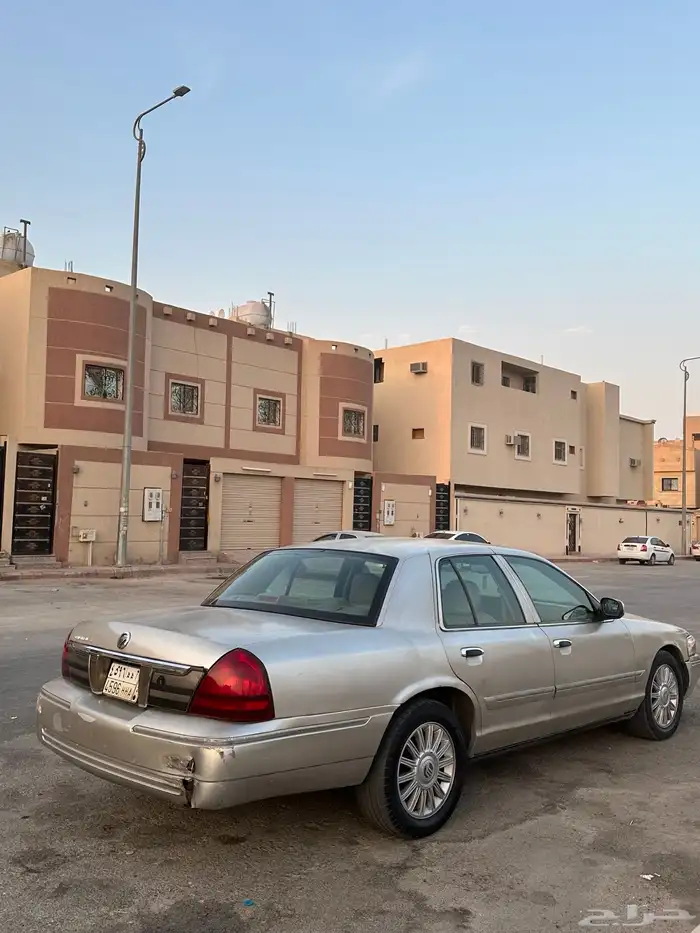 سياره فورد ماركيز 8