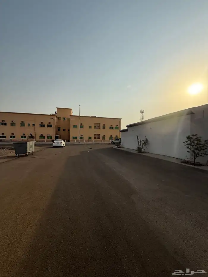 للبيع ارض في حي الزهرة (ج) م 230 شارع 14م غربي 19