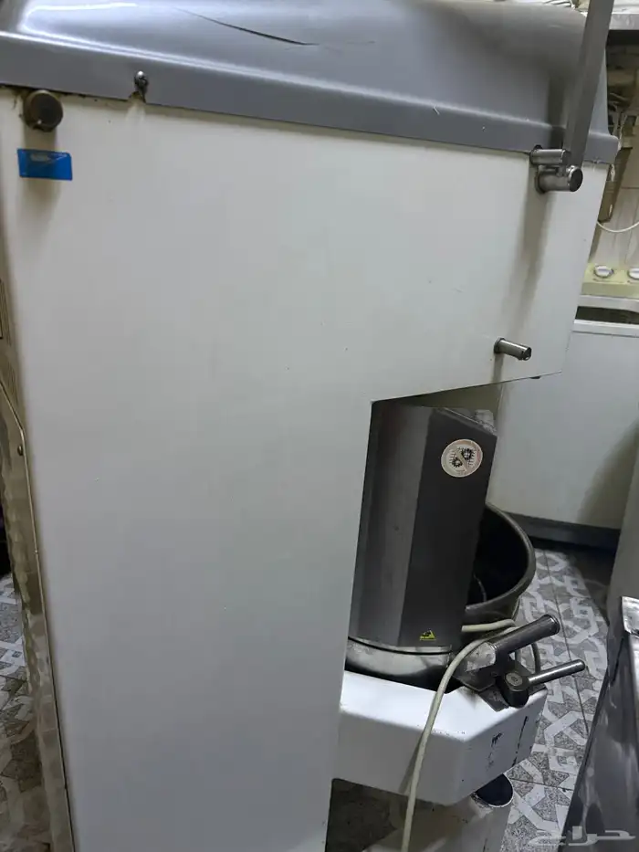 مضرب إيطالي 30 لتر نظيف علي الشرط 9