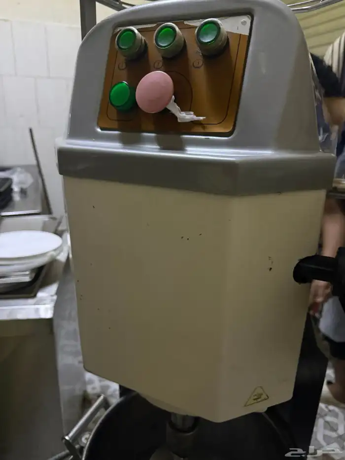 مضرب إيطالي 30 لتر نظيف علي الشرط 3