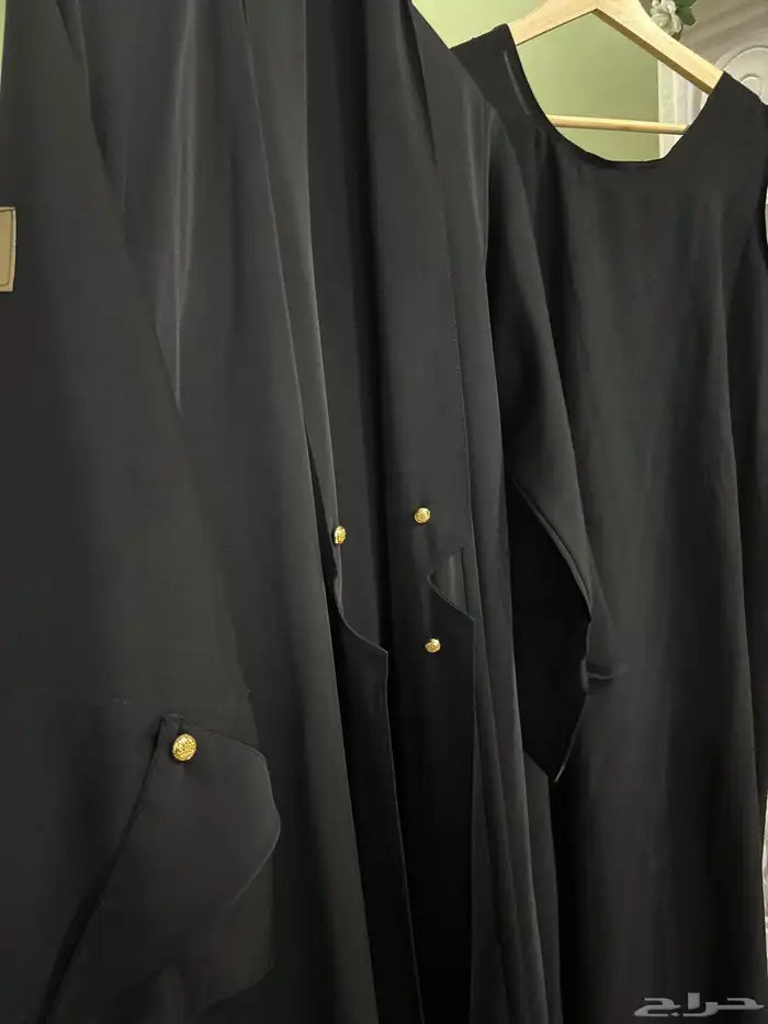 عبايه شتويه مع فستان للبيع ماانلبست قماش ليزر مقاس 52 1