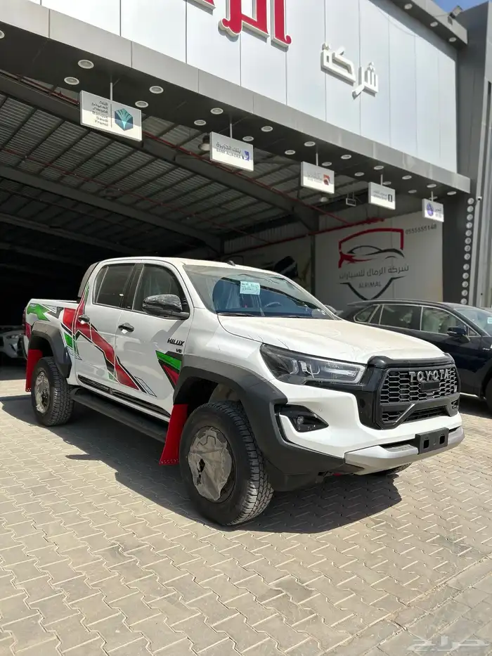 تويوتا   هايلوكس GR-S بنزين2025. 6سلندر 183900شامل الضريبة 2