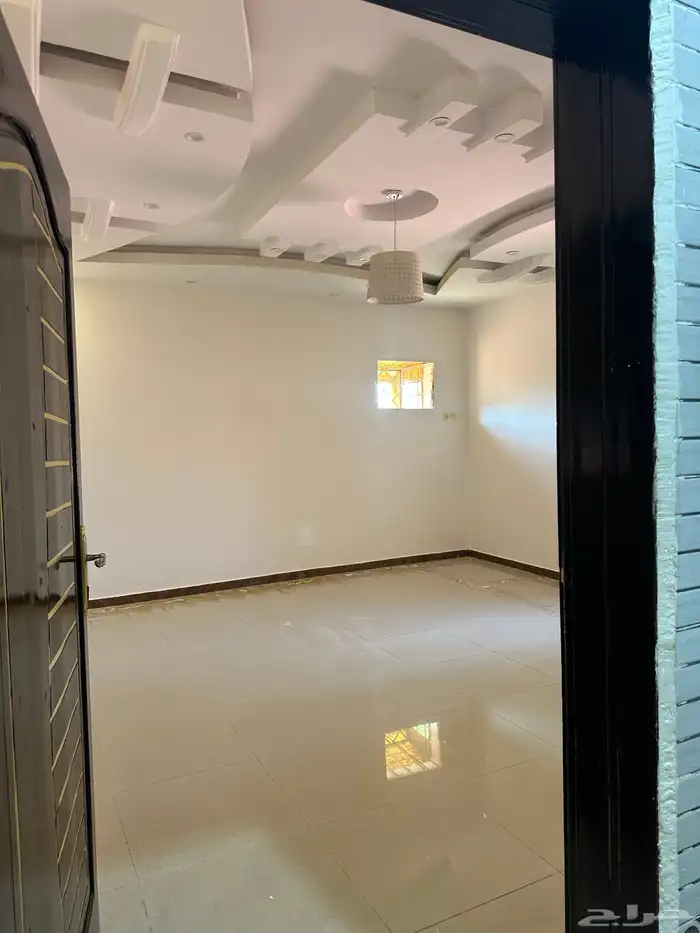 يوجد لدي عد 2 شقق للايجار دور ارضي ودور ثاني حي العسيله ابوع 7