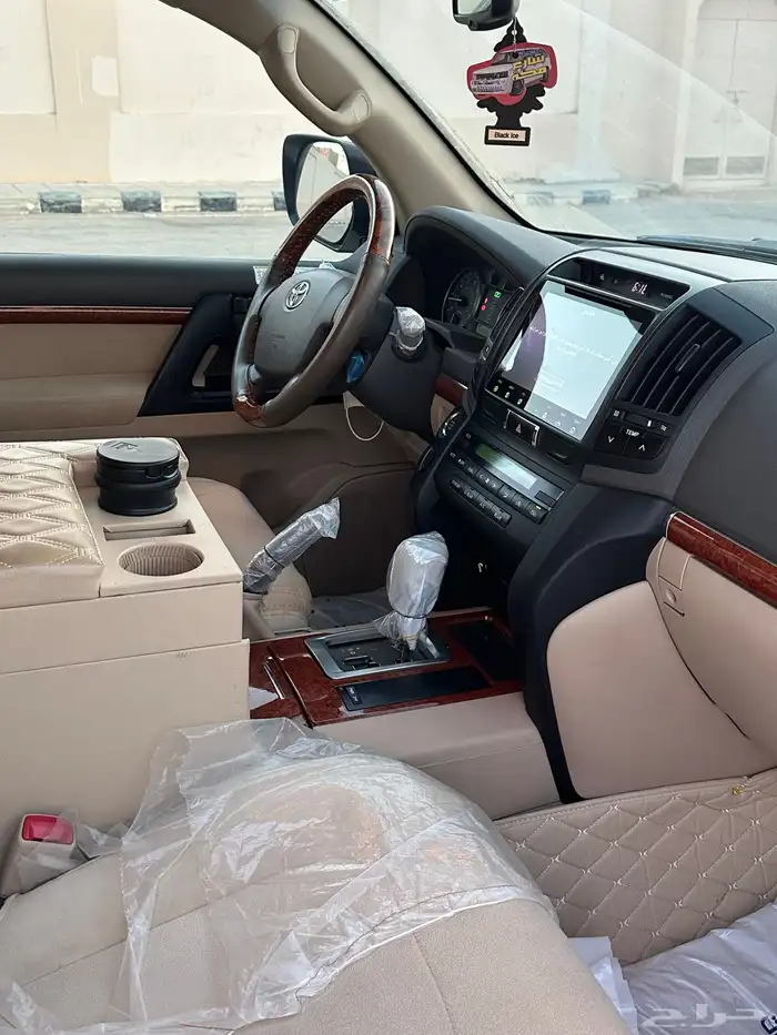 لاند كروزر عبد اللطيف جميل 60 عام 2015 (مخزن وكاله ) 39