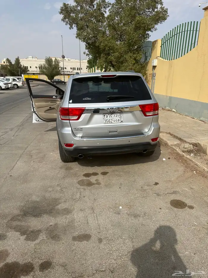 جيب قراند شروكي ممشى 235 000 9