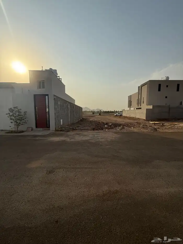 للبيع ارض في حي الزهرة (ج) م 230 شارع 14م غربي 17