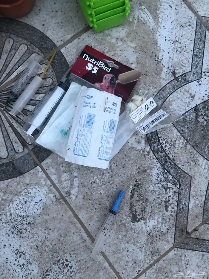 مجموعة من مستلزمات الطيور 7