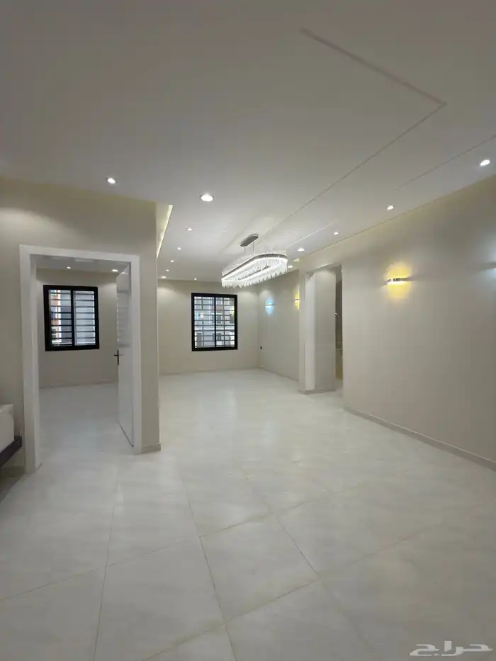 شقه علويه 6 غرف بدرج داخلي للسطح ابها قرب المطار-بسعر550الف 5