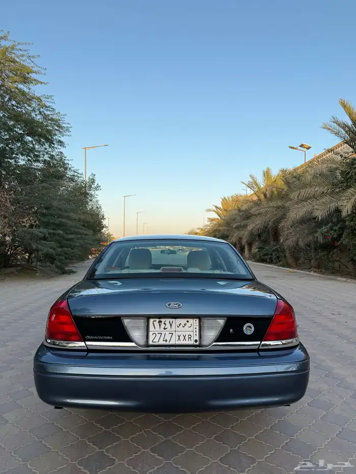 فورد كراون فكتوريا 2011 كحلي سعودي شد بلد عداد قليل 11