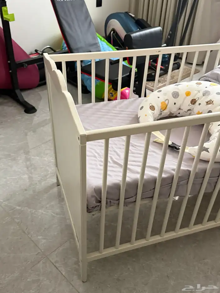 سرير اطفال 1