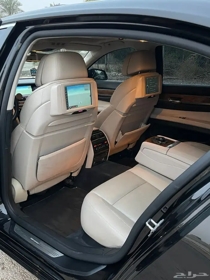 بي ام دبليو 740 فئة الاندفيجول 2012 12