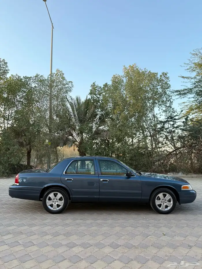 فورد كراون فكتوريا 2011 كحلي سعودي شد بلد عداد قليل 4