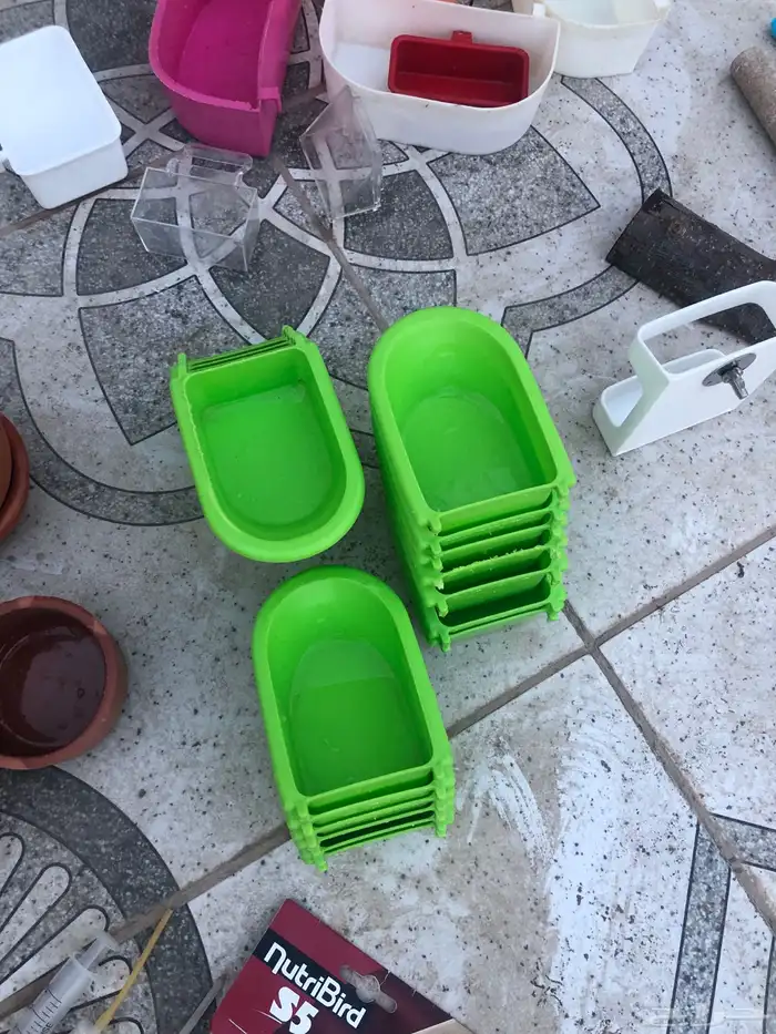 مجموعة من مستلزمات الطيور 6