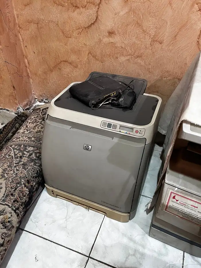للبيع  3 طابعات ناسخة   2 فاكس   2 هاتف 2