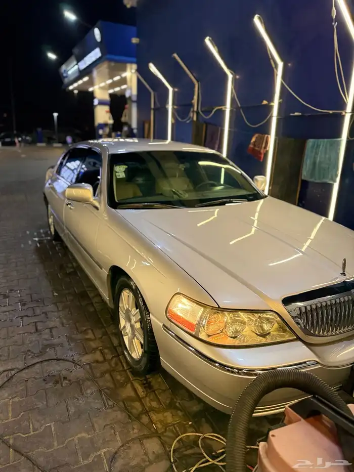 لينكون تاون كار 2011 ماشي 65 الف مخزن 0