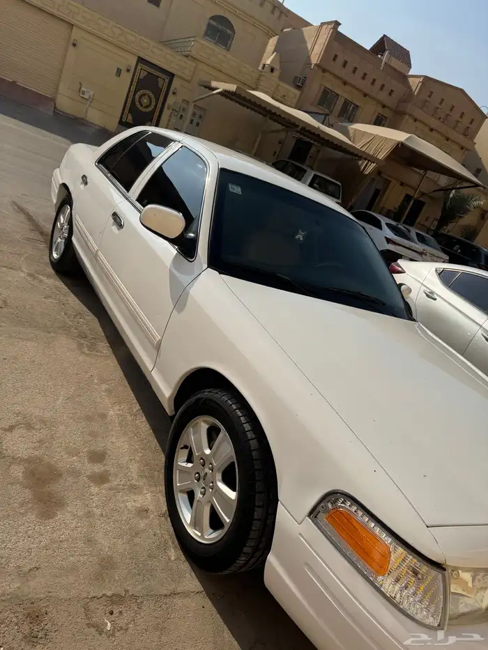 فورد كراون 2011 1