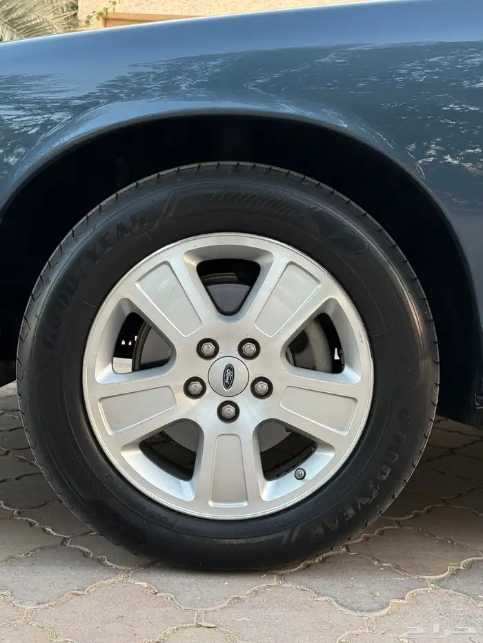 فورد كراون فكتوريا 2011 كحلي سعودي شد بلد عداد قليل 48