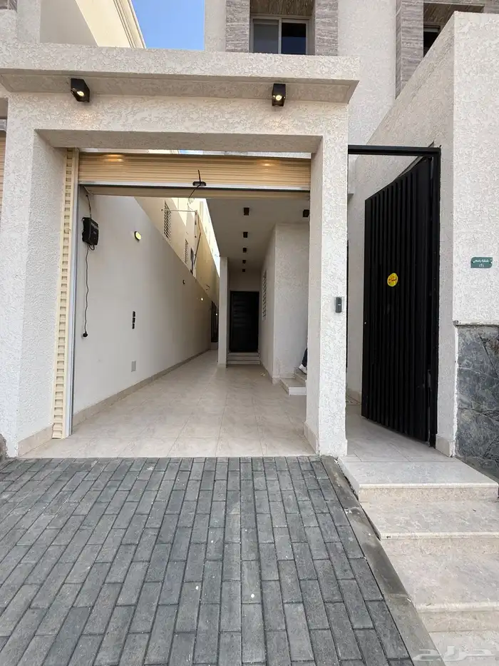 للبيع شقه ارضيه ببايكة سيارة حي المصيف بالقرب من كبري باحص 1