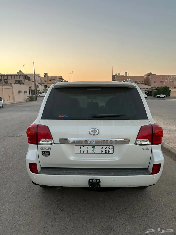 لاند كروزر عبد اللطيف جميل 60 عام 2015 (مخزن وكاله ) 2