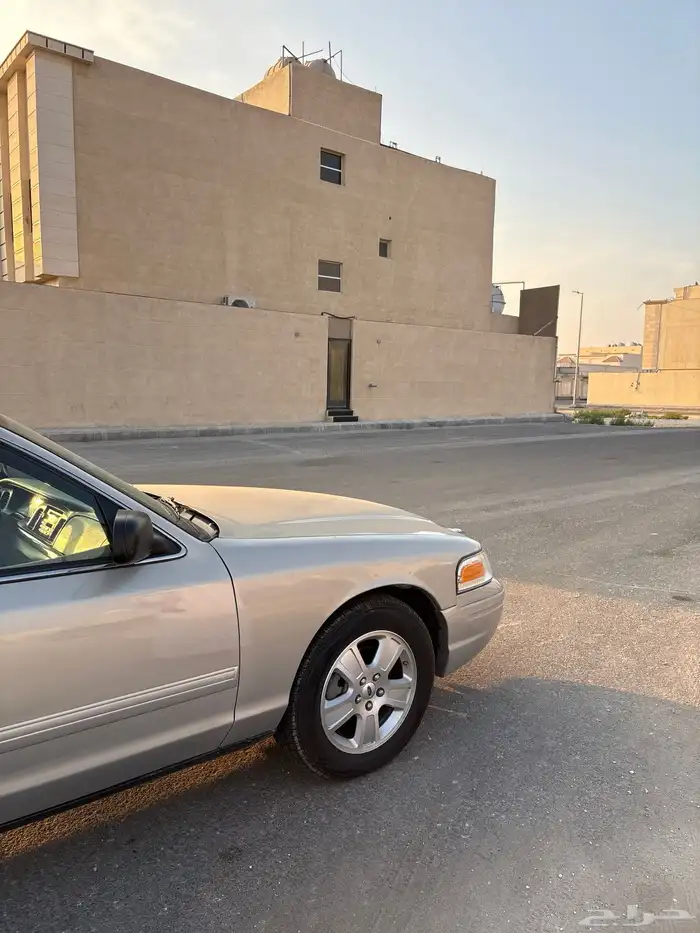 فورد كروان فكتوريا 2010 3