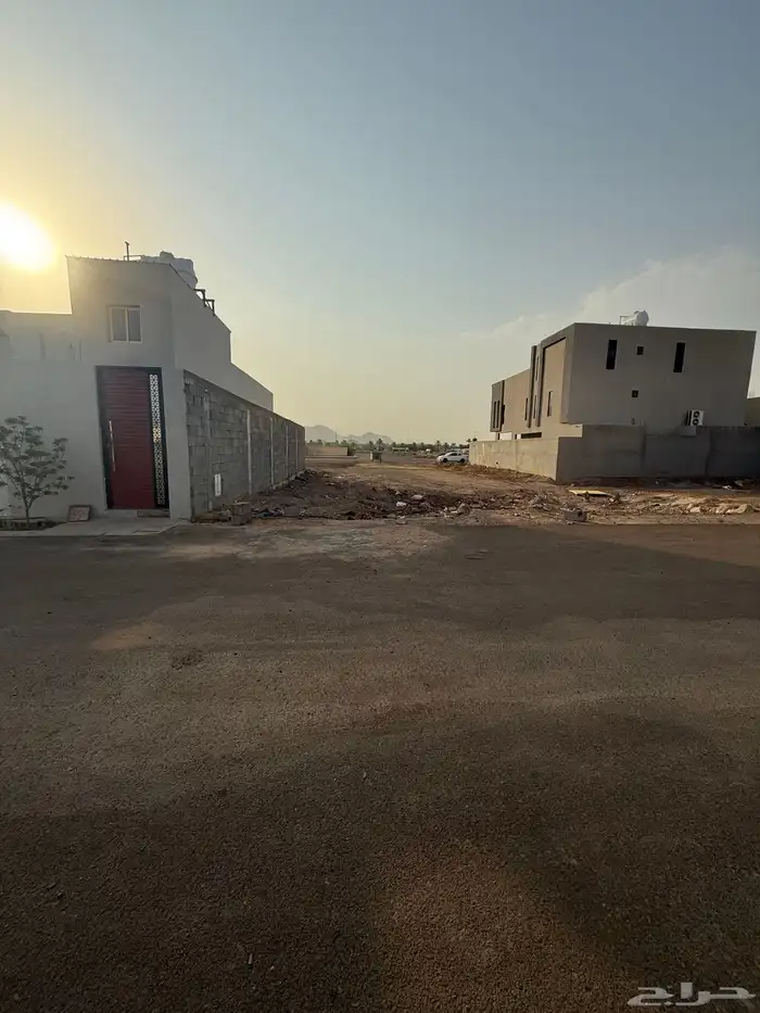 للبيع ارض في حي الزهرة (ج) م 230 شارع 14م غربي 4