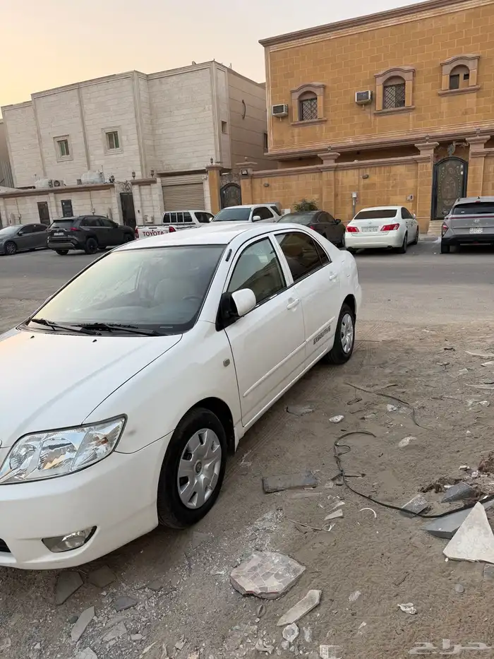 كورولا اتوماتيك 2005 تحمل لوحة مميزة إسم بدر 28