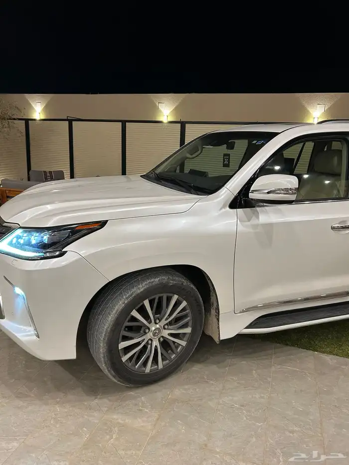 جيب لكزس موديل 2019 7