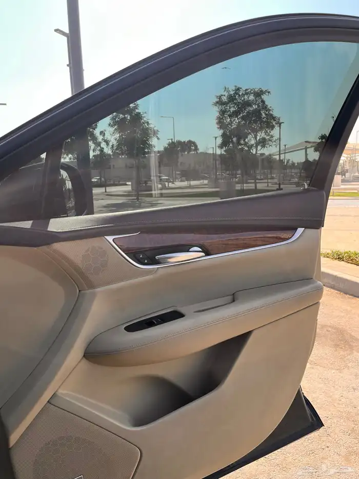 كاديلاك XT5 13