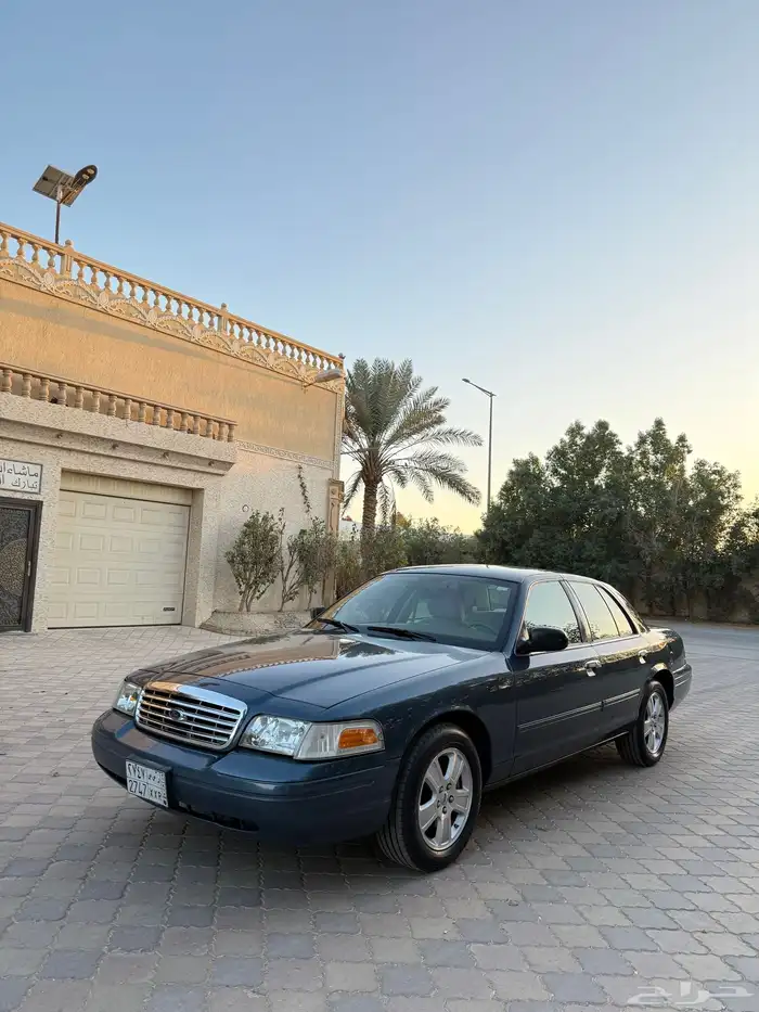 فورد كراون فكتوريا 2011 كحلي سعودي شد بلد عداد قليل 1