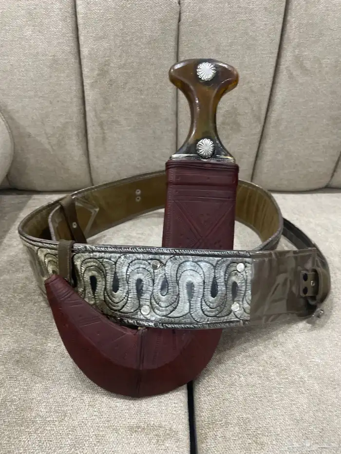 سلام عليكم عرض جنبيه قرن في قطع زراف والجنبيه في عرق زراف 0