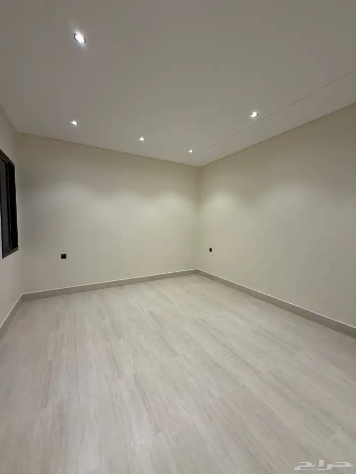 للبيع شقق ارضيه ببايكة سيارة وشقق علويه في ابها حي المنسك 29