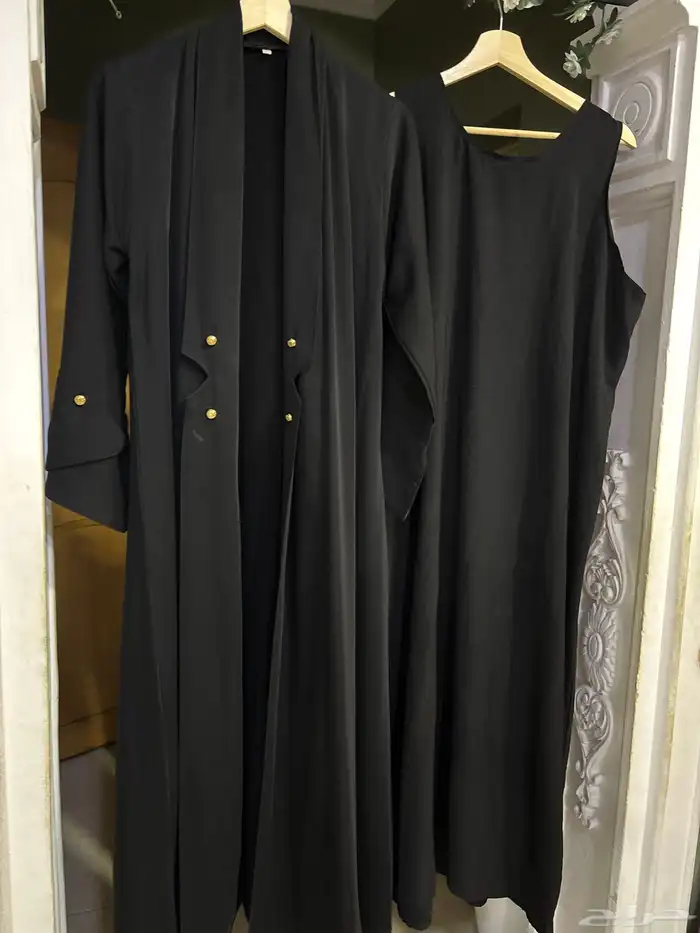 عبايه شتويه مع فستان للبيع ماانلبست قماش ليزر مقاس 52 0