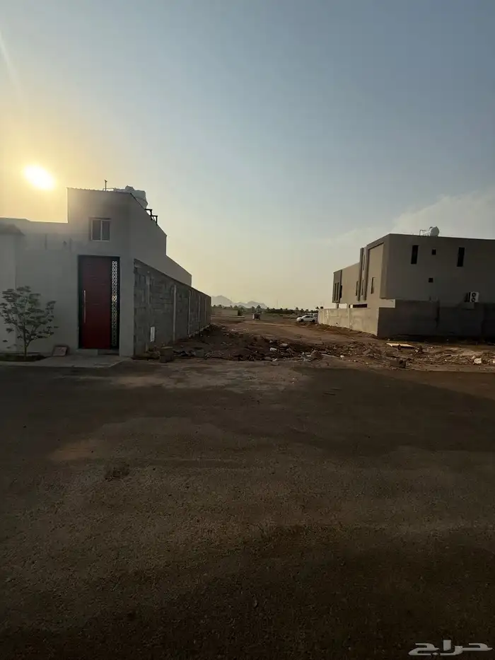 للبيع ارض في حي الزهرة (ج) م 230 شارع 14م غربي 22