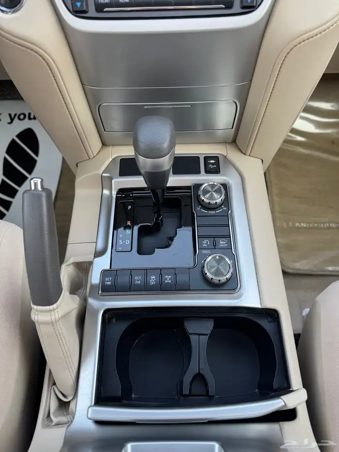 للبيع تويوتا لاندكروزر 2020 - 6 سلندر - بحالة الوكاله 12