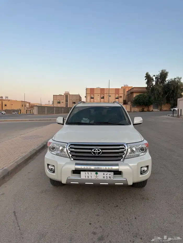 لاند كروزر عبد اللطيف جميل 60 عام 2015 (مخزن وكاله ) 9