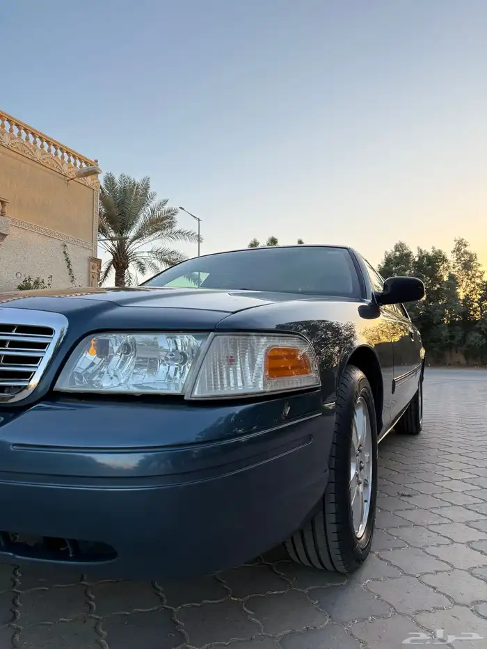 فورد كراون فكتوريا 2011 كحلي سعودي شد بلد عداد قليل 12