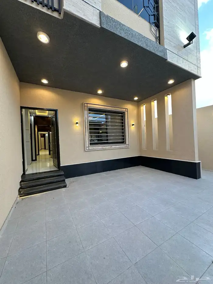 للبيع شقه ارضيه وسط الخدمات بخميس مشيط والسعر 550 الف 2