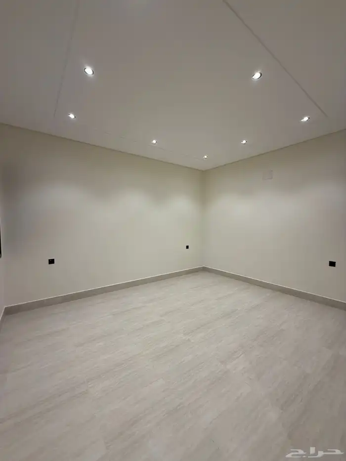 للبيع شقق ارضيه ببايكة سيارة وشقق علويه في ابها حي المنسك 31