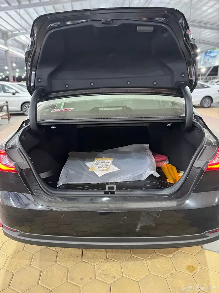 تويوتا   كامري LE فتحة بنزين 2025 جديد 122.450 شامل 26