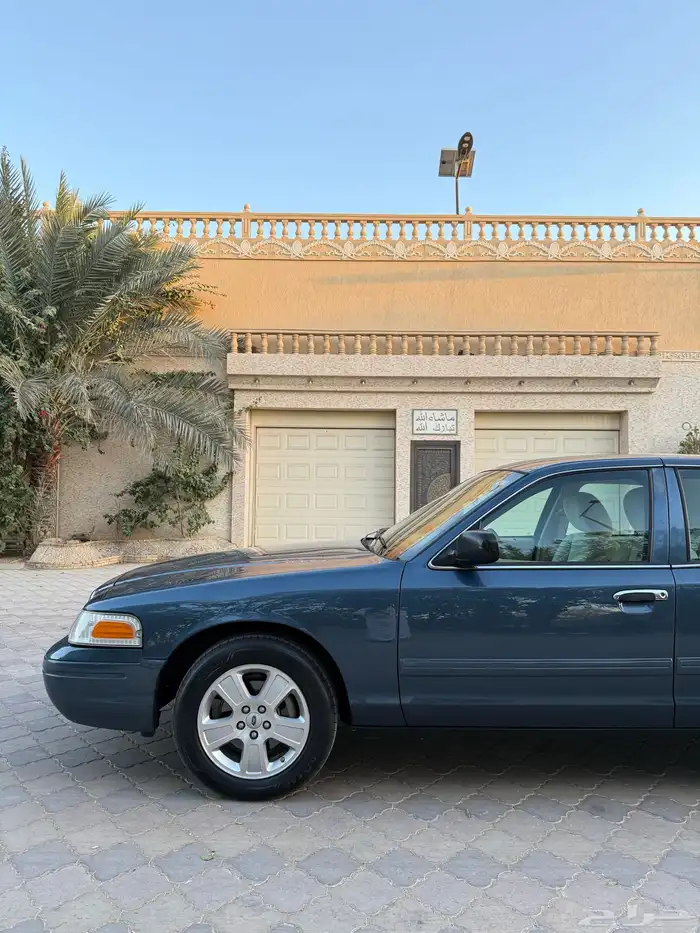 فورد كراون فكتوريا 2011 كحلي سعودي شد بلد عداد قليل 18