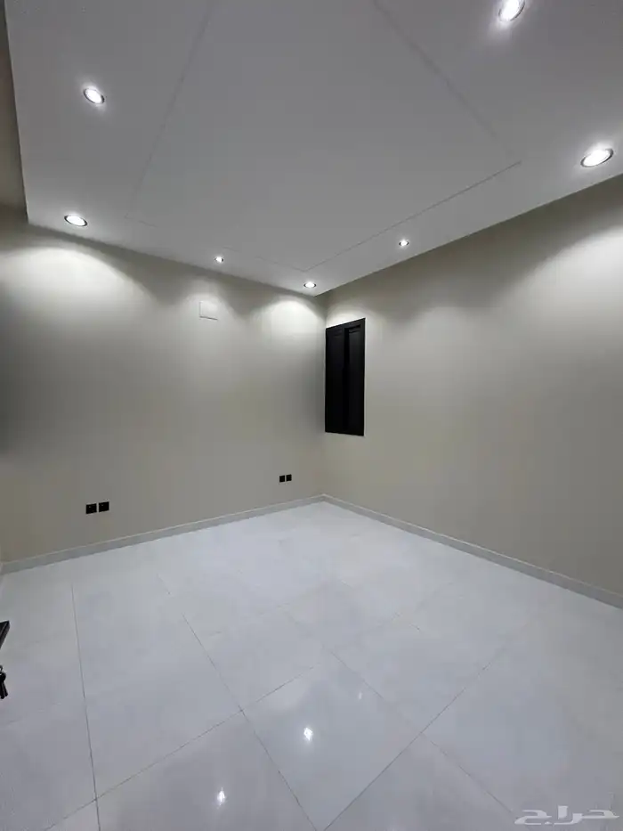 للبيع شقق أرضية وأرواف علوية تشطيب ممتاز مخطط قرطبة المحالة 11