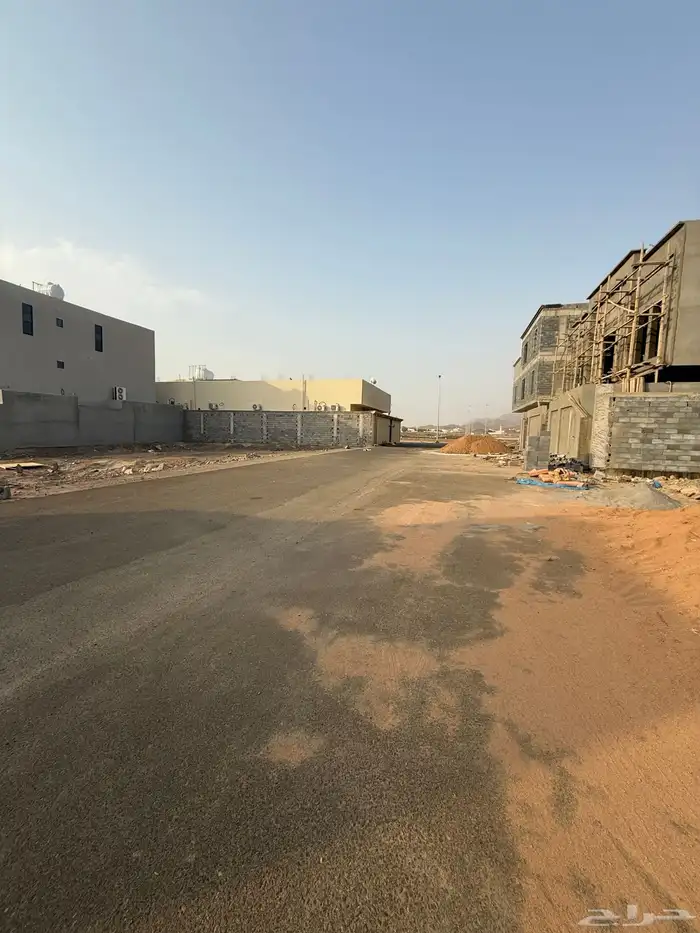 للبيع ارض في حي الزهرة (ج) م 230 شارع 14م غربي 3