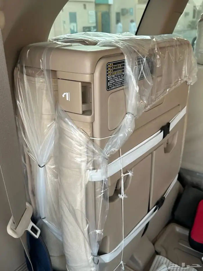 لاند كروزر عبد اللطيف جميل 60 عام 2015 (مخزن وكاله ) 29