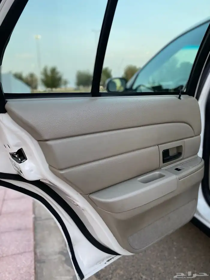 فورد كراون فكتوريا 2011 وكالة 18